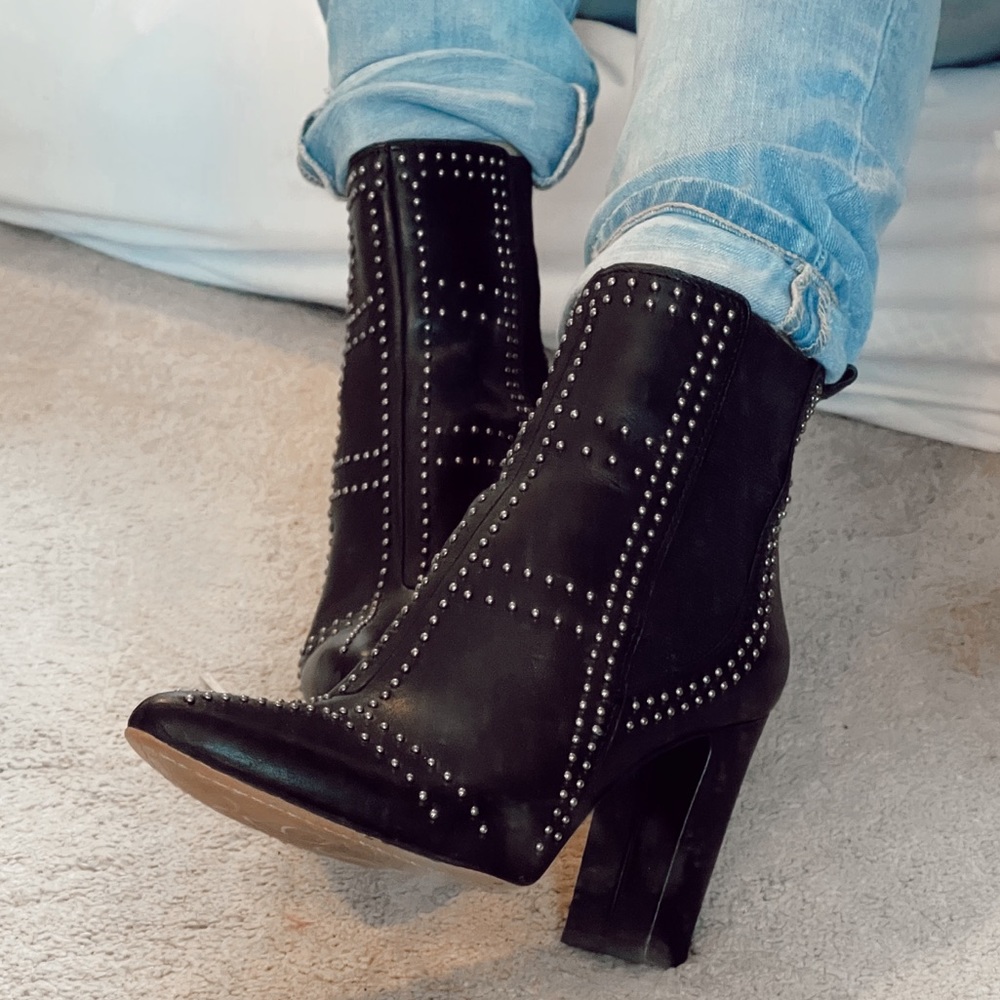 Vince Camuto basila booties